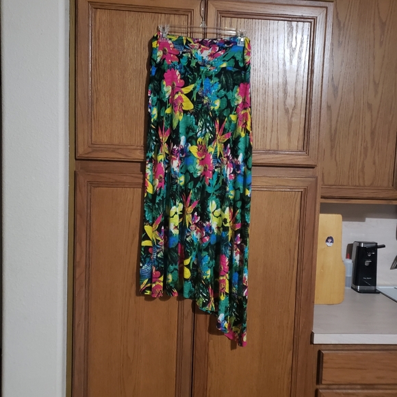 Cable & Gauge m vibrant colored tropical flowers assymetrical hem burnout - Picture 8 of 8